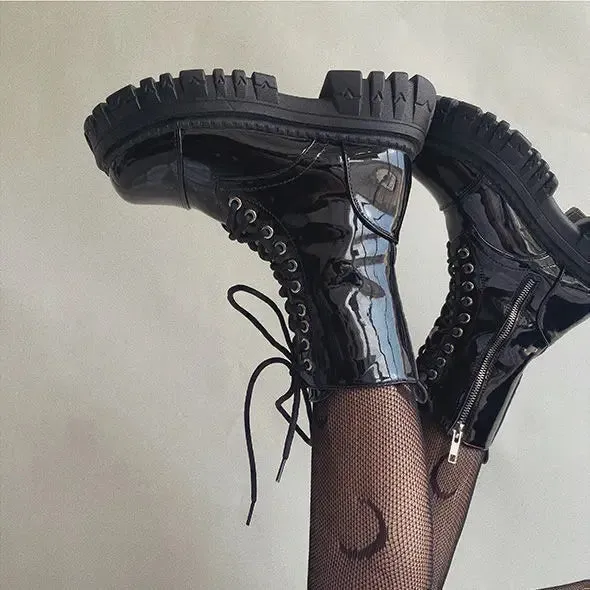 Gothic Biker Combat Boots für Damen Elegante Kurzschuhe im glänzenden Schwarz