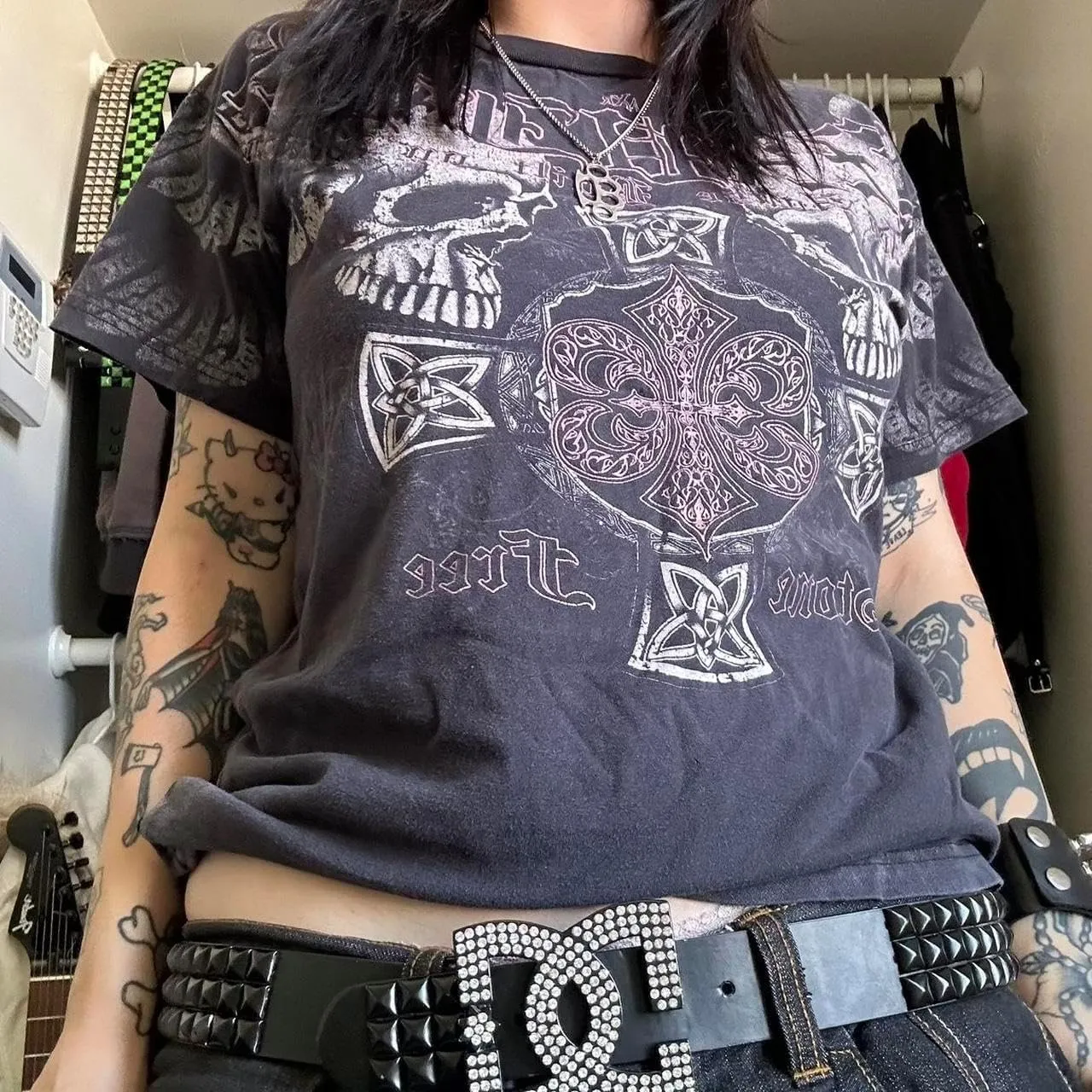 Women Graphic Grunge Shirts Loose Fit Gothic Punk Tees Y2k Emo Clothes Teen Girls Baggy T Shirts 2000s Vintage Tops